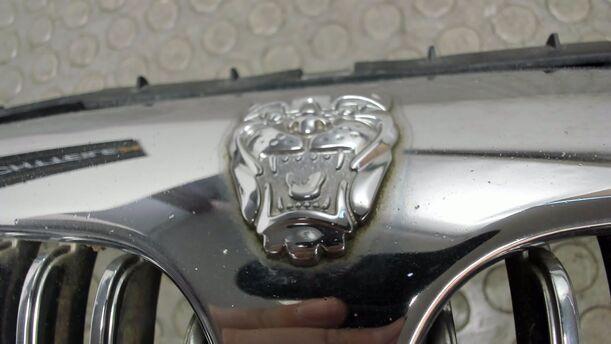 Foto: KÜHLERGRILL eines Jaguar X-Type 2.0 Diesel CLX