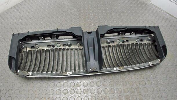 Foto: KÜHLERGRILL eines Jaguar X-Type 2.0 Diesel CLX