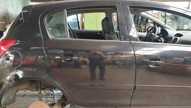 Foto: TÜR HINTEN RECHTS eines Opel Corsa 1.4 16V GL
