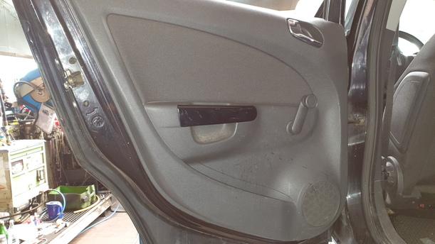 Foto: TÜR HINTEN LINKS eines Opel Corsa 1.4 16V GL