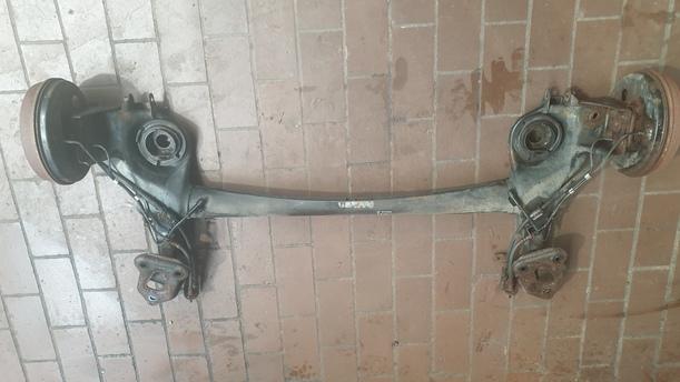 Foto: HINTERACHSE eines Opel Corsa 1.4 16V GL