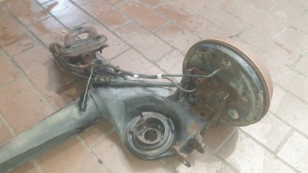 Foto: HINTERACHSE eines Opel Corsa 1.4 16V GL