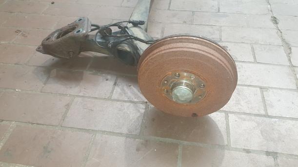 Foto: HINTERACHSE eines Opel Corsa 1.4 16V GL