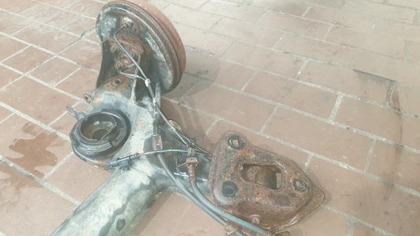 Foto: HINTERACHSE eines Opel Corsa 1.4 16V GL