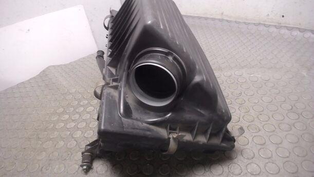 Foto: LUFTFILTERKASTEN eines Opel Vectra 1.6 CLX
