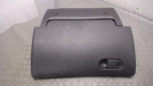 Foto: HANDSCHUHFACH eines Opel Vectra 1.6