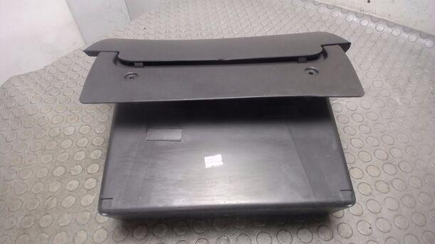 Foto: HANDSCHUHFACH eines Opel Vectra 1.6