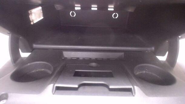 Foto: HANDSCHUHFACH eines Opel Vectra 1.6