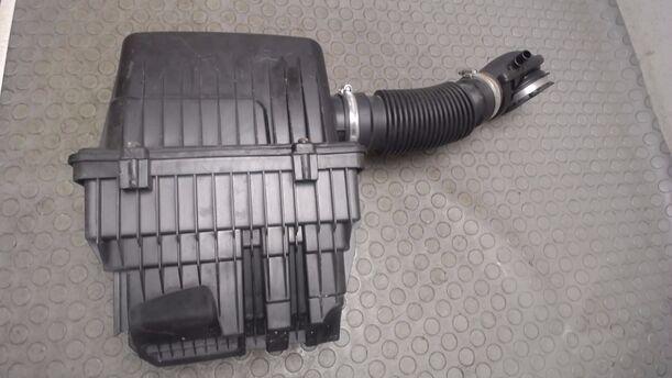 Foto: LUFTFILTERKASTEN eines Peugeot 307 SW 135