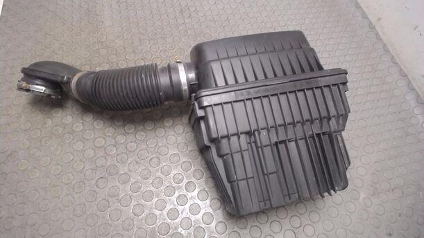 Foto: LUFTFILTERKASTEN eines Peugeot 307 SW 135