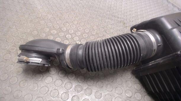 Foto: LUFTFILTERKASTEN eines Peugeot 307 SW 135