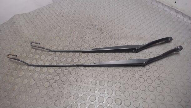 Foto: SCHEIBENWISCHERARME VORNE eines Peugeot 307 SW 135