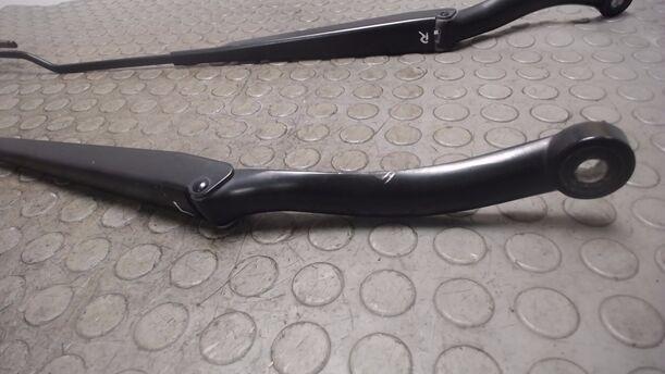 Foto: SCHEIBENWISCHERARME VORNE eines Peugeot 307 SW 135