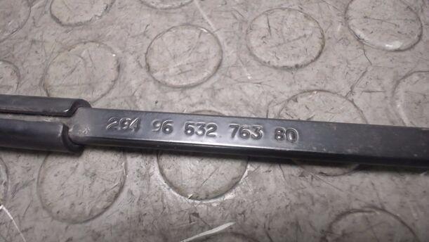 Foto: SCHEIBENWISCHERARME VORNE eines Peugeot 307 SW 135