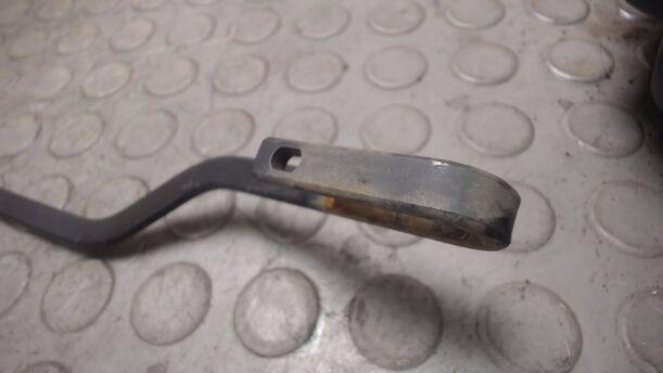 Foto: SCHEIBENWISCHERARME VORNE eines Peugeot 307 SW 135