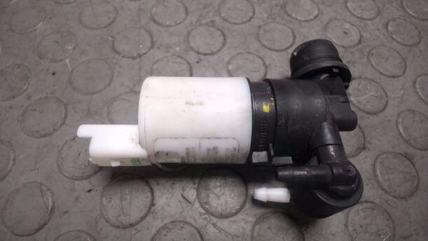 Foto: SCHEIBENWASCHPUMPE eines Peugeot 307 SW 135