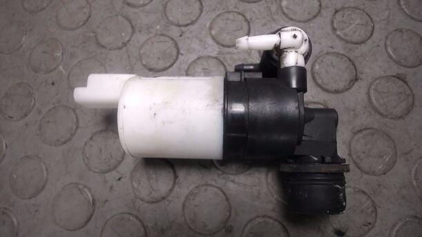 Foto: SCHEIBENWASCHPUMPE eines Peugeot 307 SW 135
