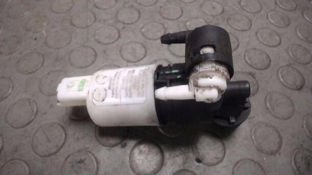 Foto: SCHEIBENWASCHPUMPE eines Peugeot 307 SW 135