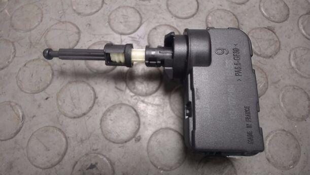 Foto: STELLMOTOR LEUCHTWEITENVERSTELLUNG eines Peugeot 307 SW 135