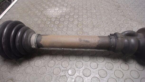 Foto: ANTRIEBSWELLE LINKS eines Peugeot 307 SW 135
