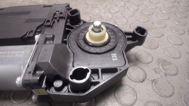 Foto: FENSTERHEBERMOTOR VORNE LINKS eines Peugeot 307 SW 135