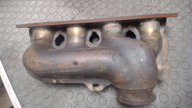 Foto: AUSPUFFKRÜMMER eines Peugeot 307 SW 135