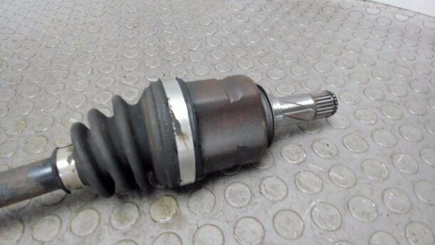 Foto: ANTRIEBSWELLE LINKS eines Opel Corsa 1.4 16V