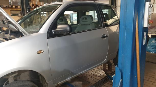 Foto: TÜR LINKS ( AUSFÜHRUNG ELEKTRISCHER FENSTERHEBER ) eines Seat Arosa 1.0