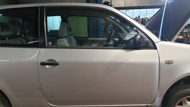 Foto: TÜR RECHTS ( AUSFÜHRUNG ELEKTRISCHER FENSTERHEBER ) eines Seat Arosa 1.0