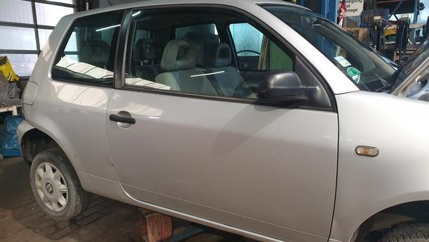 Foto: TÜR RECHTS ( AUSFÜHRUNG ELEKTRISCHER FENSTERHEBER ) eines Seat Arosa 1.0