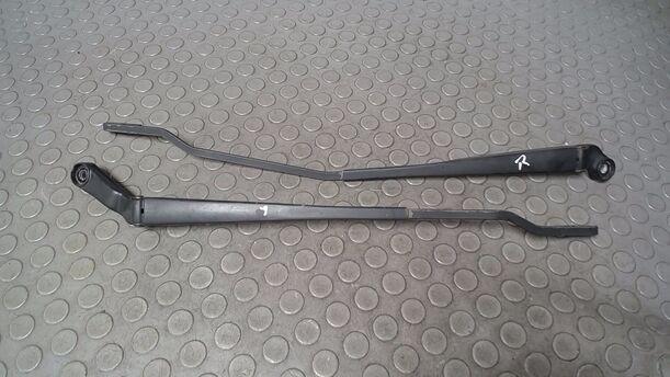 Foto: SCHEIBENWISCHERARME VORN eines Seat Arosa 1.0