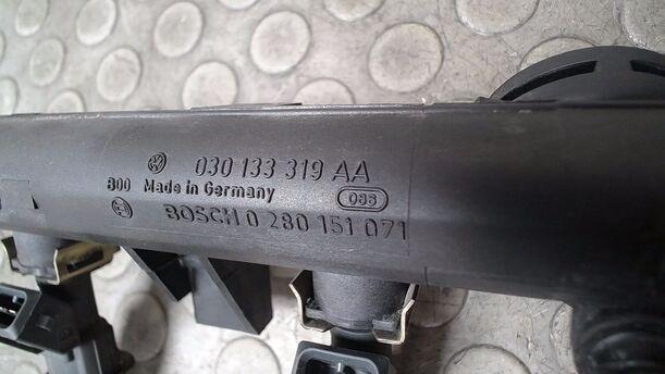 Foto: KRAFTSTOFFVERTEILERROHR/ EINSPRITZDÜSEN eines Seat Arosa 1.0