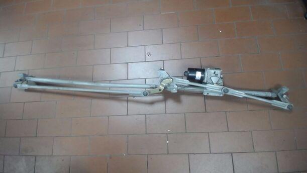 Foto: SCHEIBENWISCHERMOTOR MIT GERSTÄNGE VORNE eines Peugeot 307 SW 135 CL