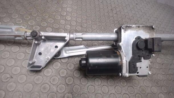 Foto: SCHEIBENWISCHERMOTOR MIT GERSTÄNGE VORNE eines Peugeot 307 SW 135 CL