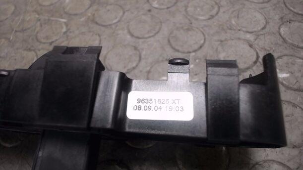 Foto: FENSTERHEBERSCHALTER VORNE RECHTS eines Peugeot 307 SW 135 CL