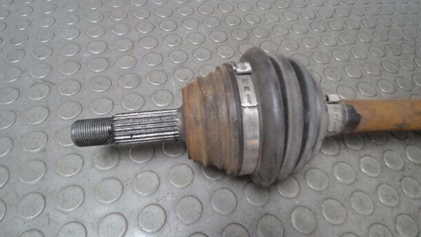 Foto: ANTRIEBSWELLE LINKS ( SCHALTGETRIEBE ) eines Seat Arosa 1.0 CL