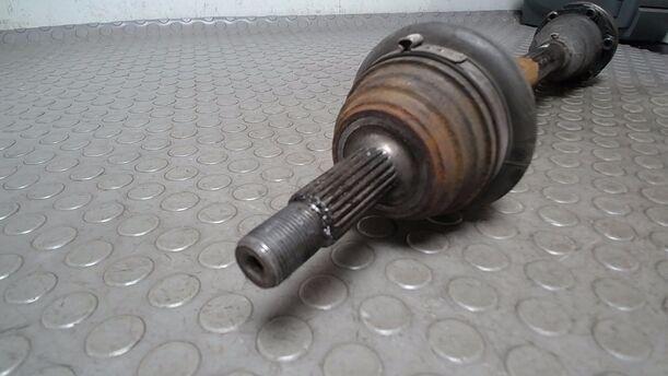 Foto: ANTRIEBSWELLE LINKS ( SCHALTGETRIEBE ) eines Seat Arosa 1.0 CL