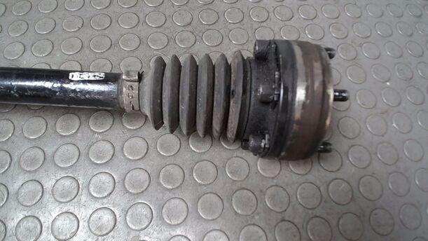 Foto: ANTRIEBSWELLE LINKS ( SCHALTGETRIEBE ) eines Seat Arosa 1.0 CL