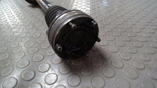 Foto: ANTRIEBSWELLE LINKS ( SCHALTGETRIEBE ) eines Seat Arosa 1.0 CL