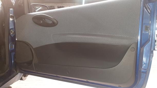 Foto: TÜR VORNE RECHTS ( 2/3 TÜRER ) eines Fiat Punto 1.2 8V CL