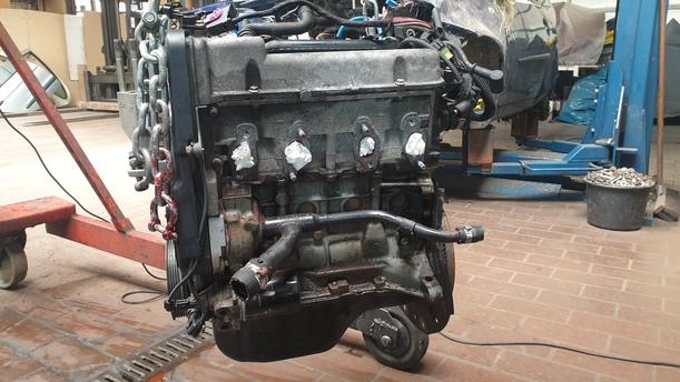 Foto: MOTOR ( 188A4000 ) eines Fiat Punto 1.2 8V CL