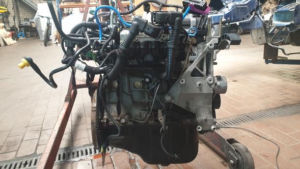Foto: MOTOR ( 188A4000 ) eines Fiat Punto 1.2 8V CL