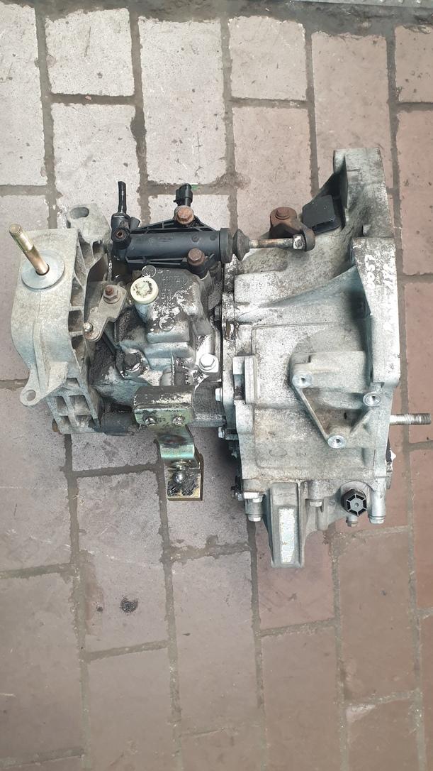 Foto: SCHALTGETRIEBE 5-GANG eines Fiat Punto 1.2 8V CL