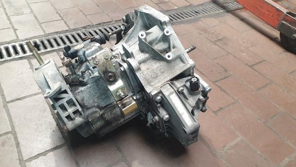 Foto: SCHALTGETRIEBE 5-GANG eines Fiat Punto 1.2 8V CL