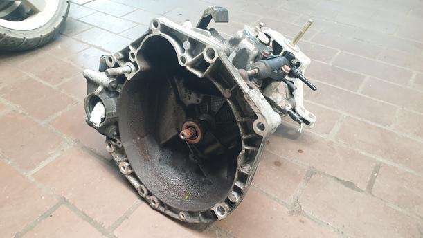 Foto: SCHALTGETRIEBE 5-GANG eines Fiat Punto 1.2 8V CL