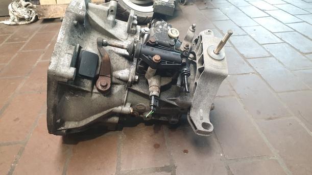 Foto: SCHALTGETRIEBE 5-GANG eines Fiat Punto 1.2 8V CL