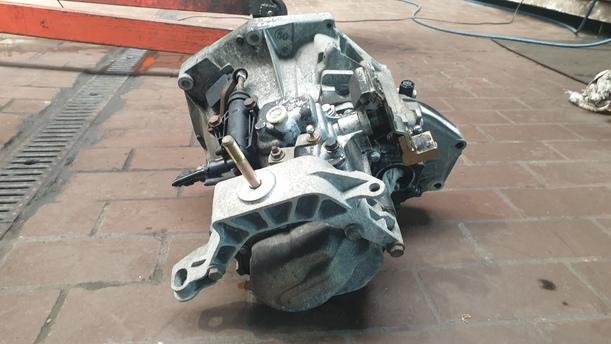 Foto: SCHALTGETRIEBE 5-GANG eines Fiat Punto 1.2 8V CL