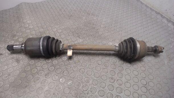 Foto: ANTRIEBSWELLE LINKS ( SCHALTGETRIEBE ) eines Fiat Punto 1.2 8V CL