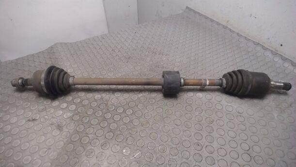 Foto: ANTRIEBSWELLE RECHTS ( SCHALTGETRIEBE ) eines Fiat Punto 1.2 8V CL