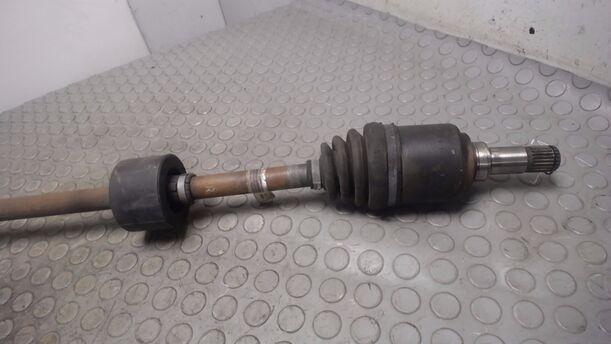 Foto: ANTRIEBSWELLE RECHTS ( SCHALTGETRIEBE ) eines Fiat Punto 1.2 8V CL